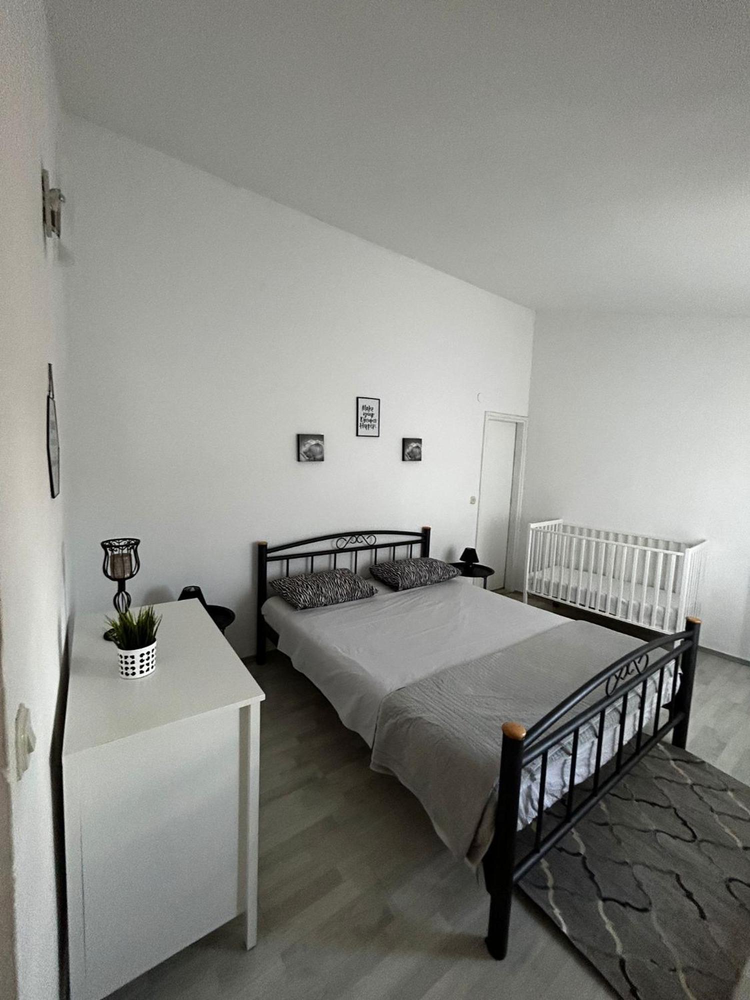 Apartments Petrovic 피로바츠 외부 사진