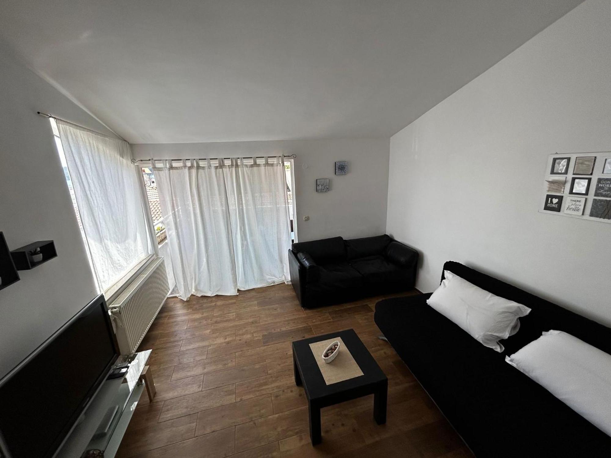 Apartments Petrovic 피로바츠 외부 사진